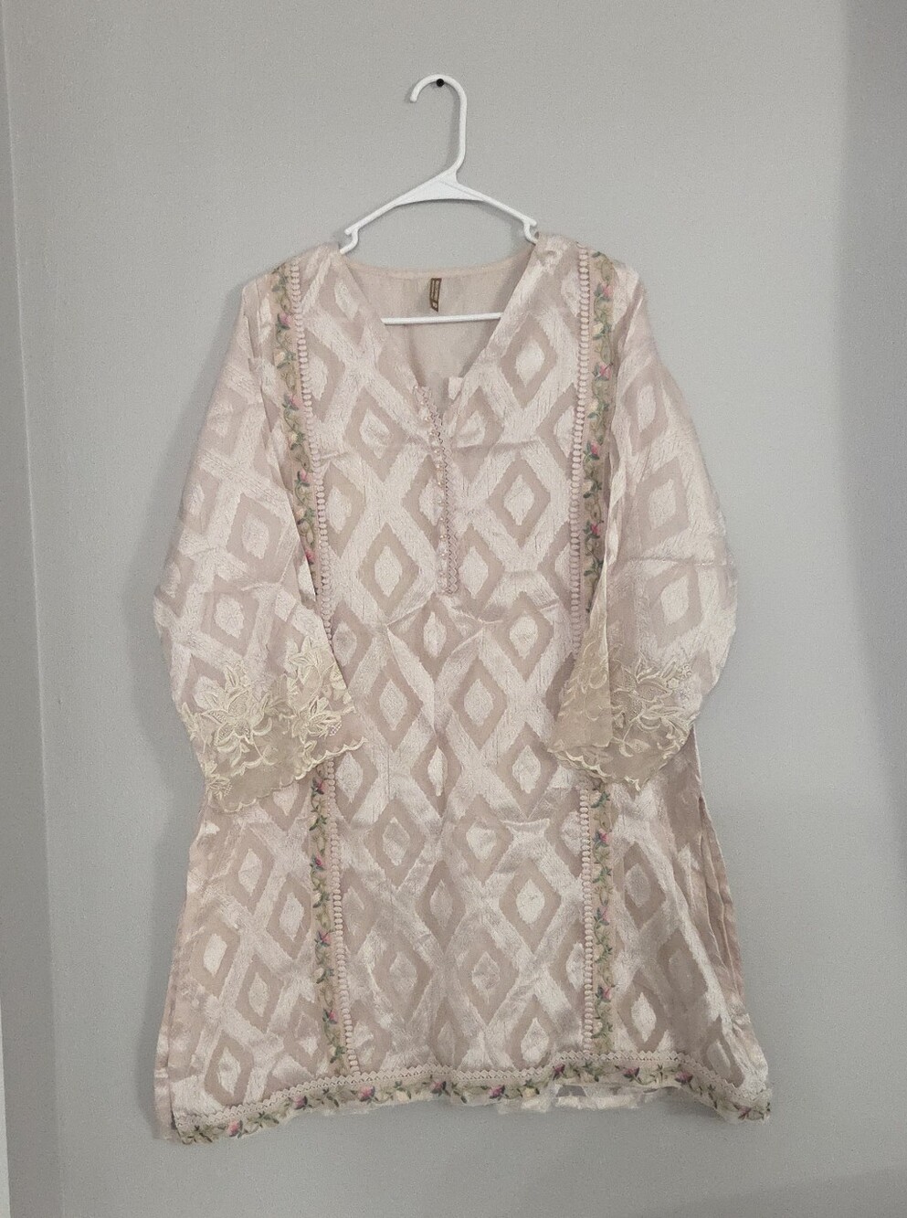 Pakistani Clothes Bundle - Picture 4 of 7